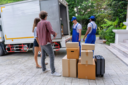 Courier om packers in Delhi